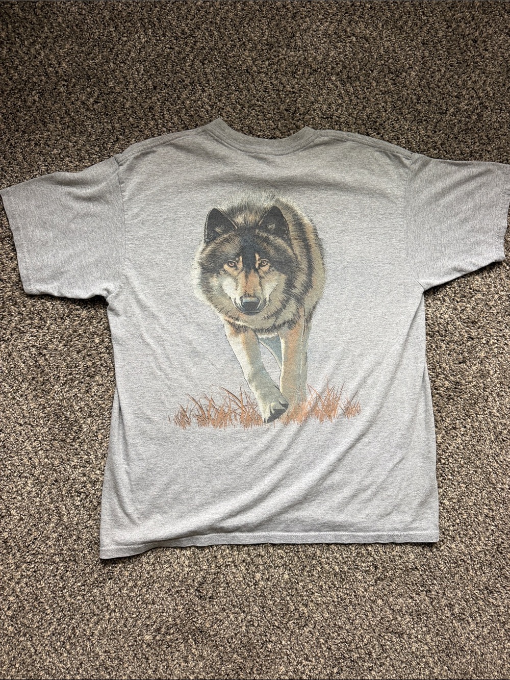 Anvil Gray Wolf Graphic Tee - size large